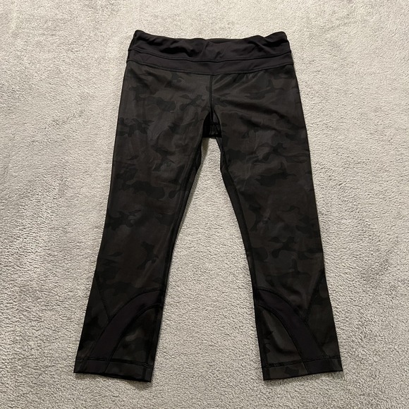 Lululemon Leggings Womens 6 Black Camo Capri Pants Performance Training Running - Picture 1 of 12